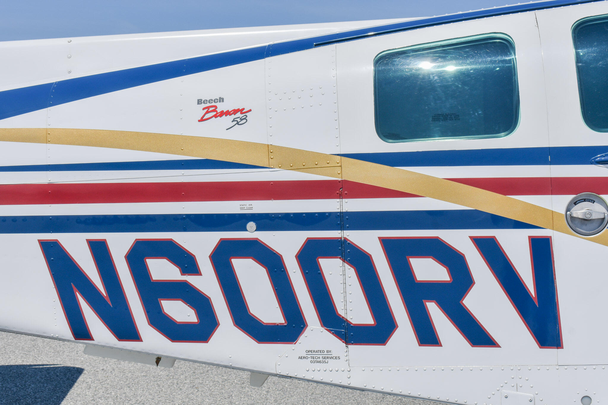 1998 Beechcraft Baron 58, photo 13