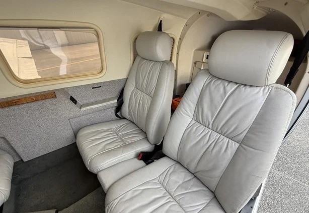 2004 Piper PA-34-220T Seneca V 4