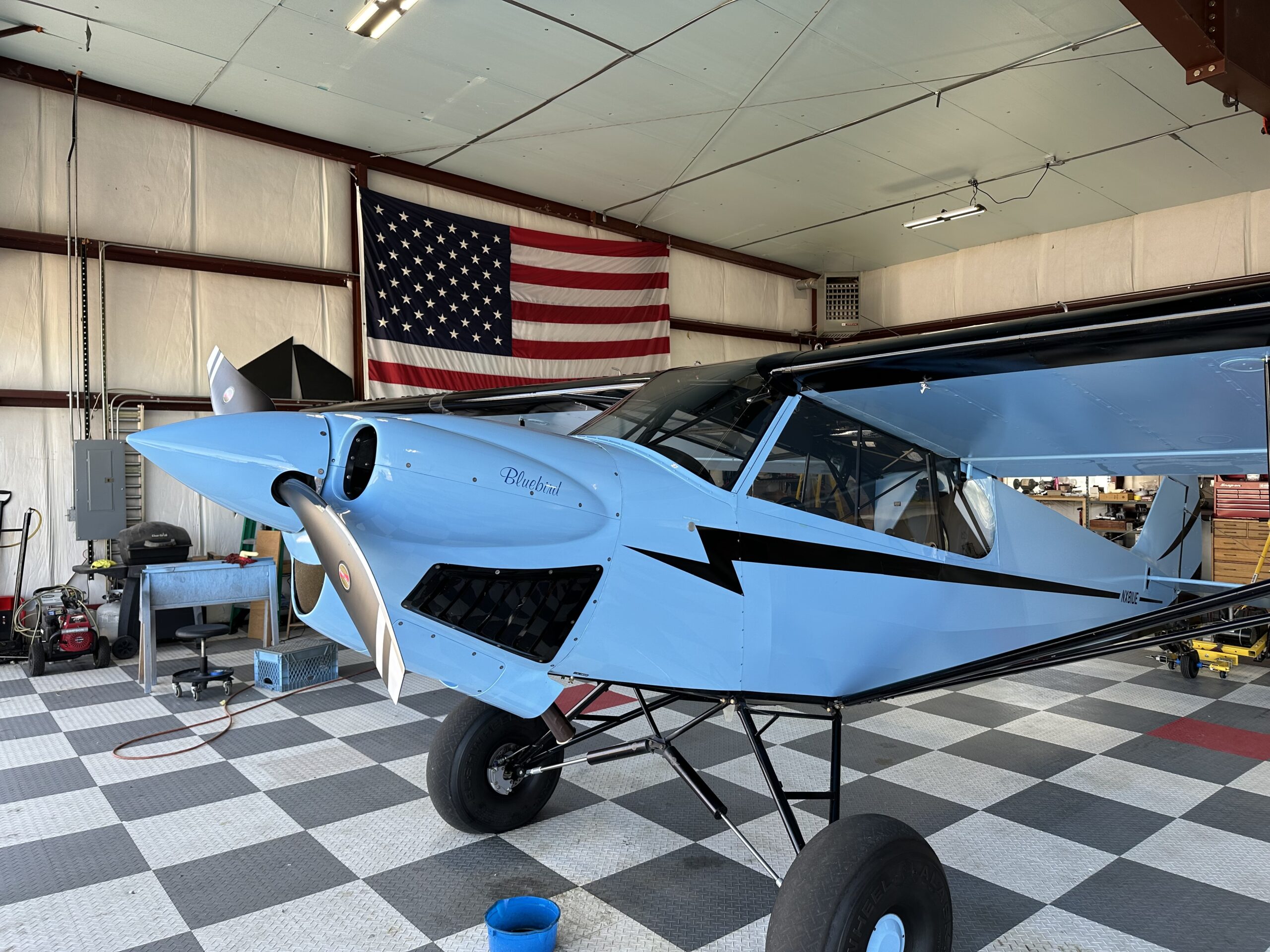 N81UE CCX 2000
