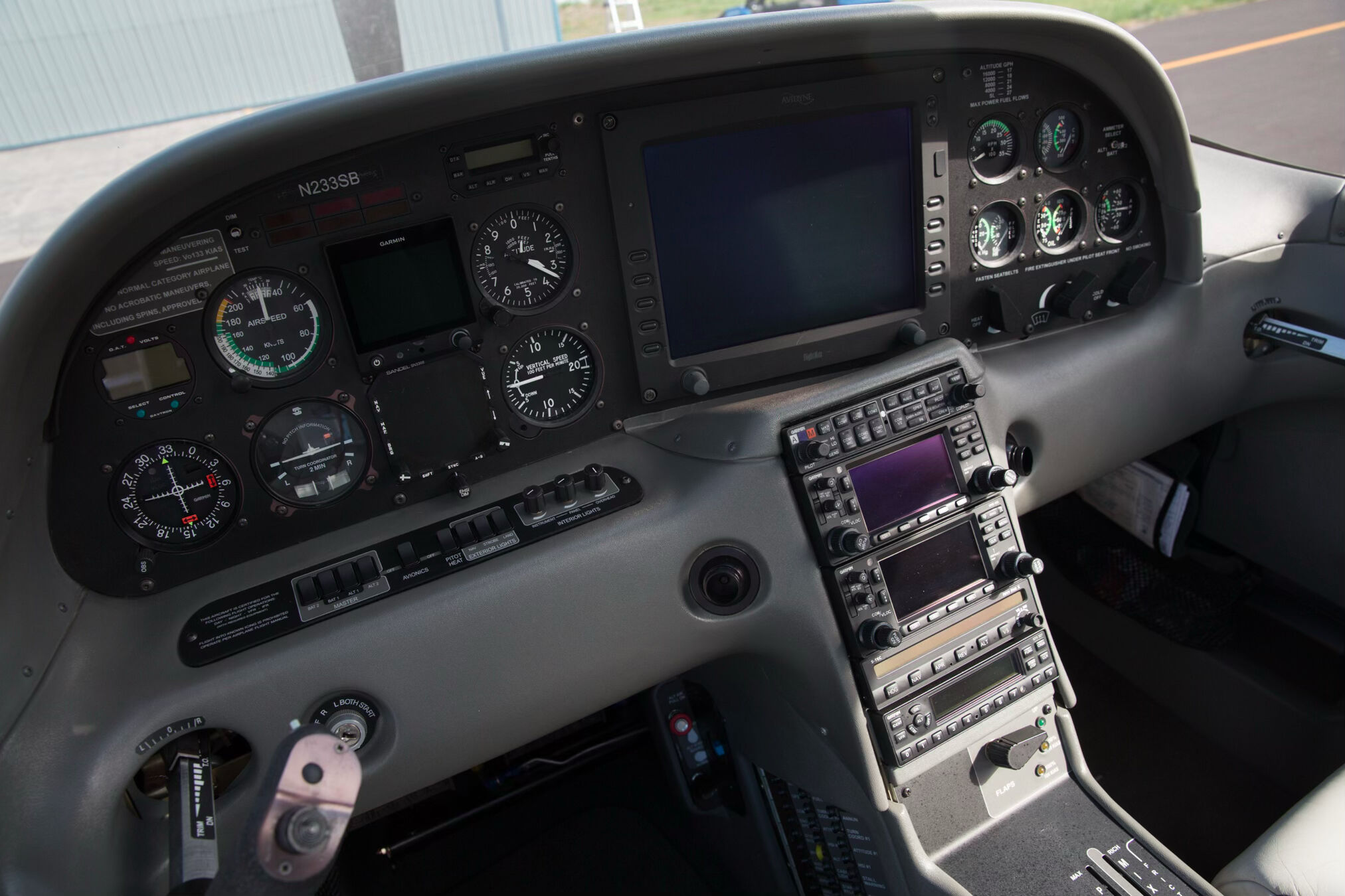 N233SB SR22-G1 4