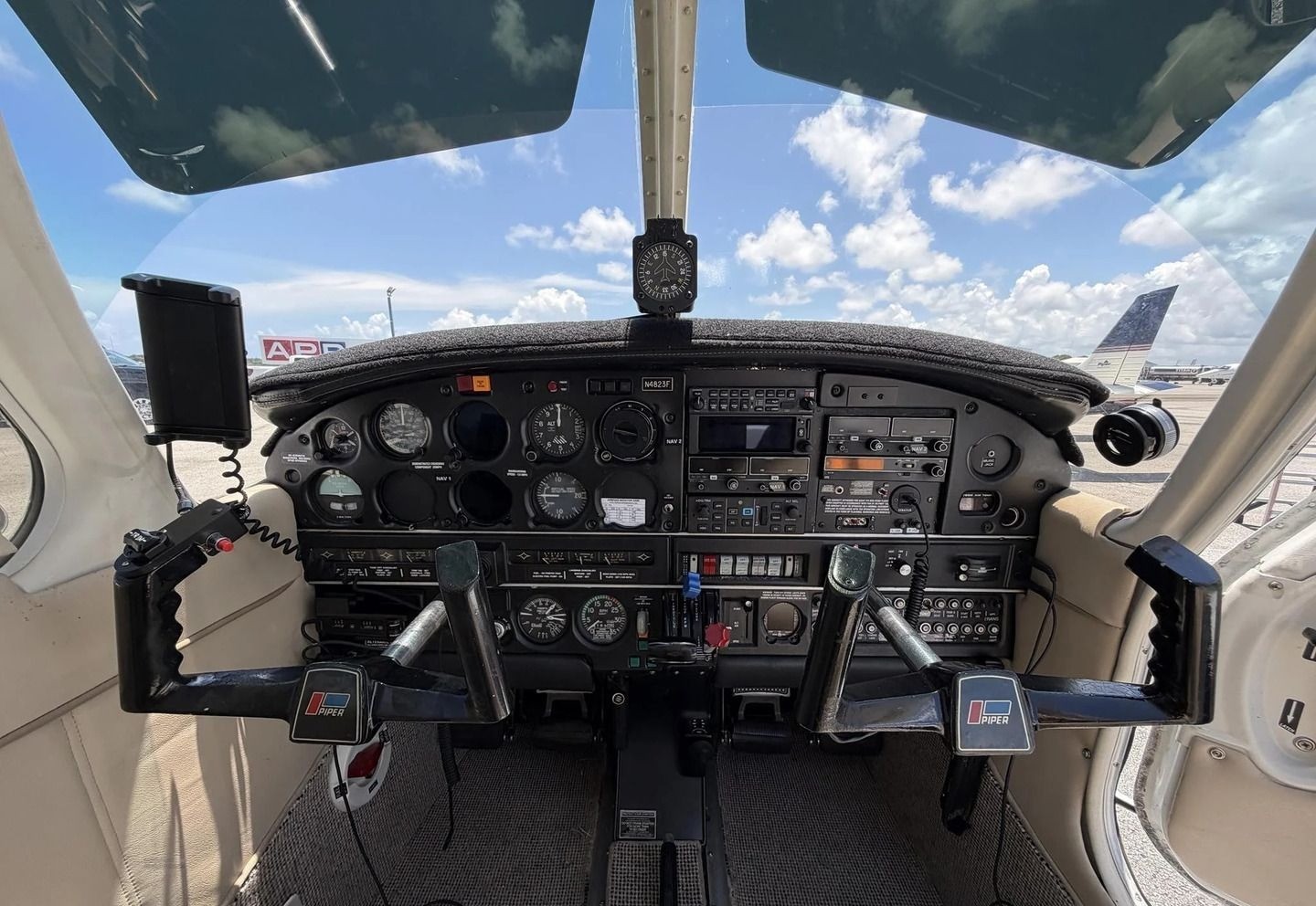 1976 Piper PA-28R-200 Arrow II 3